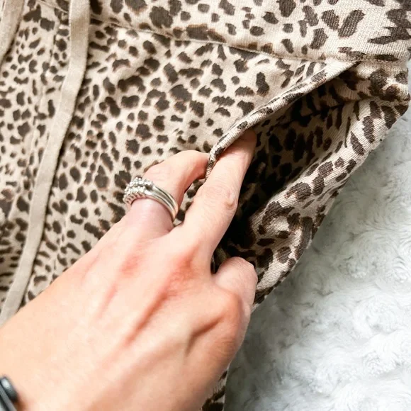 NWT- MONROW Leopard Jogger Sweatpants Cashmere Blend - Picture 7 of 12